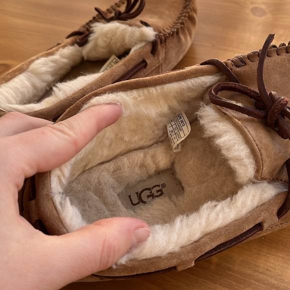 Ugg Dakota Moccasin Wool-Lined Suede Slippers Women’s Size 7 - Picture 4 of 10